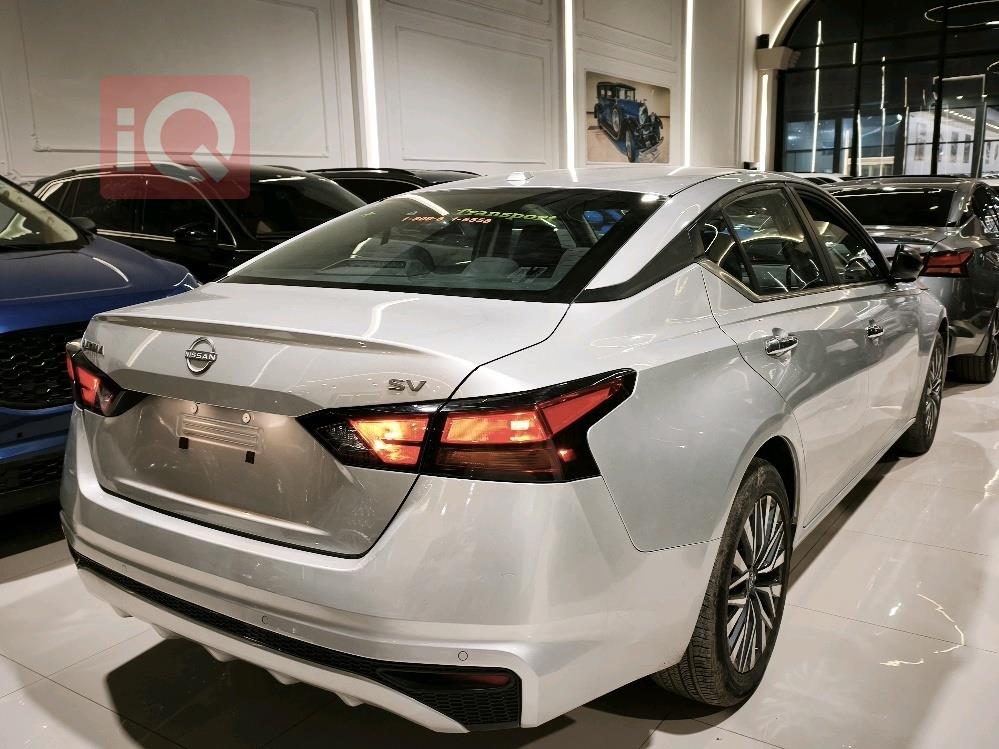 نيسان ألتيما